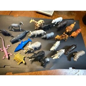 Lot Of Plastic Animals, mixed sizes, in very good condition, 20 Pieces